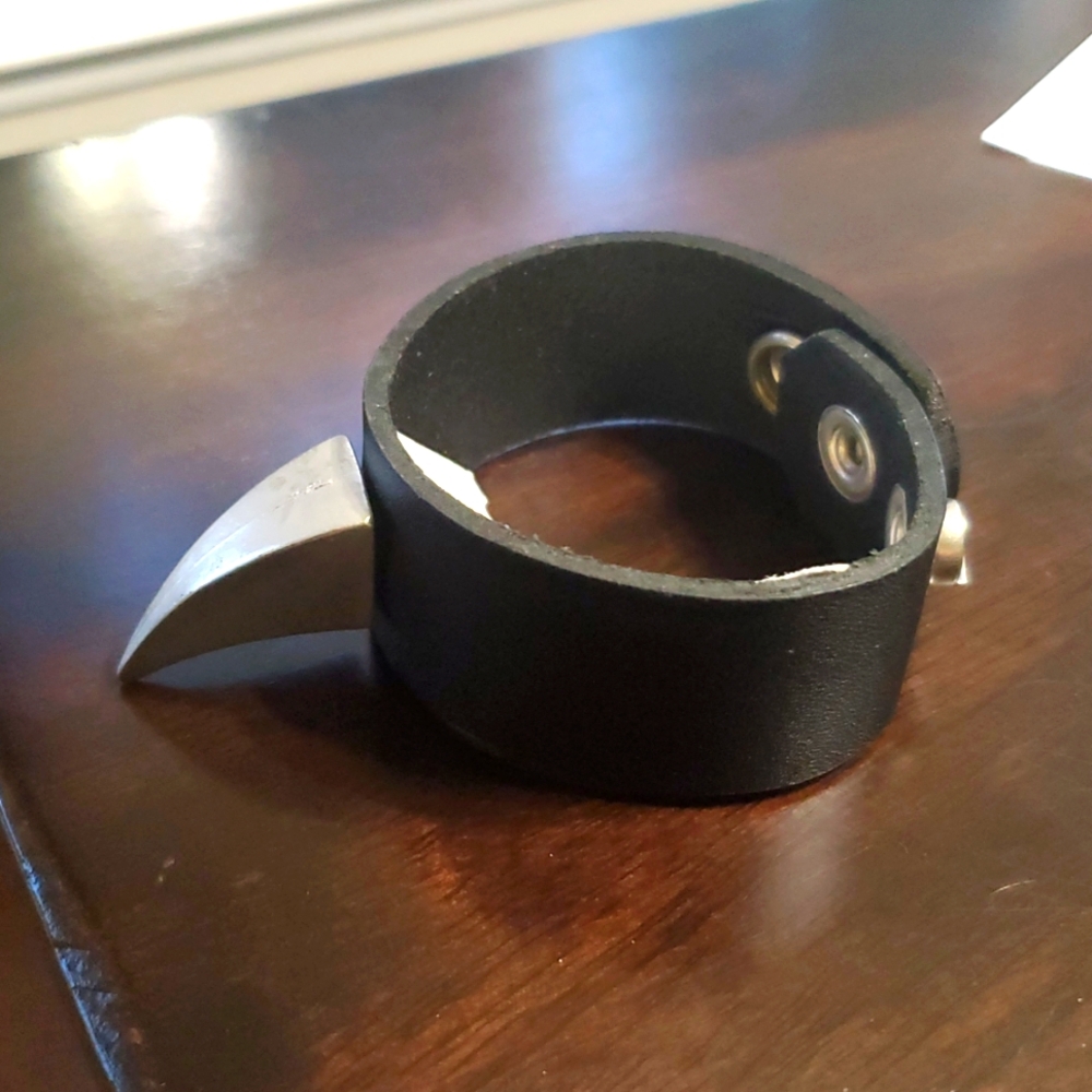 Funk Plus Cuff Bracelet Black Large Claw